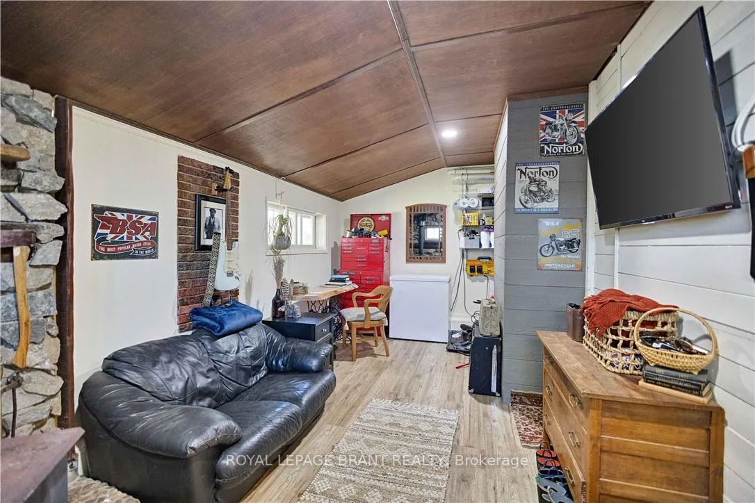 Photo 16 of 6 Churchill Drive, Brant, Paris — HOMEH