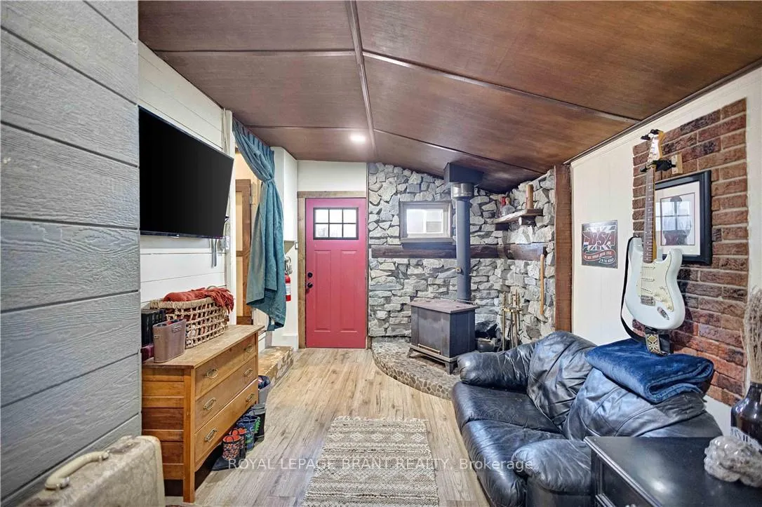 Photo 17 of 6 Churchill Drive, Brant, Paris — HOMEH