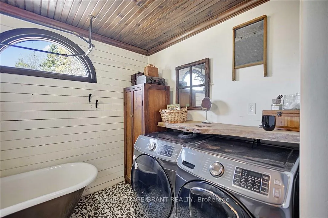 Photo 18 of 6 Churchill Drive, Brant, Paris — HOMEH