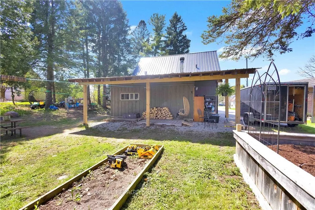 Photo 31 of 6 Churchill Drive, Brant, Paris — HOMEH