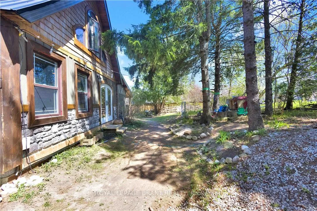 Photo 34 of 6 Churchill Drive, Brant, Paris — HOMEH