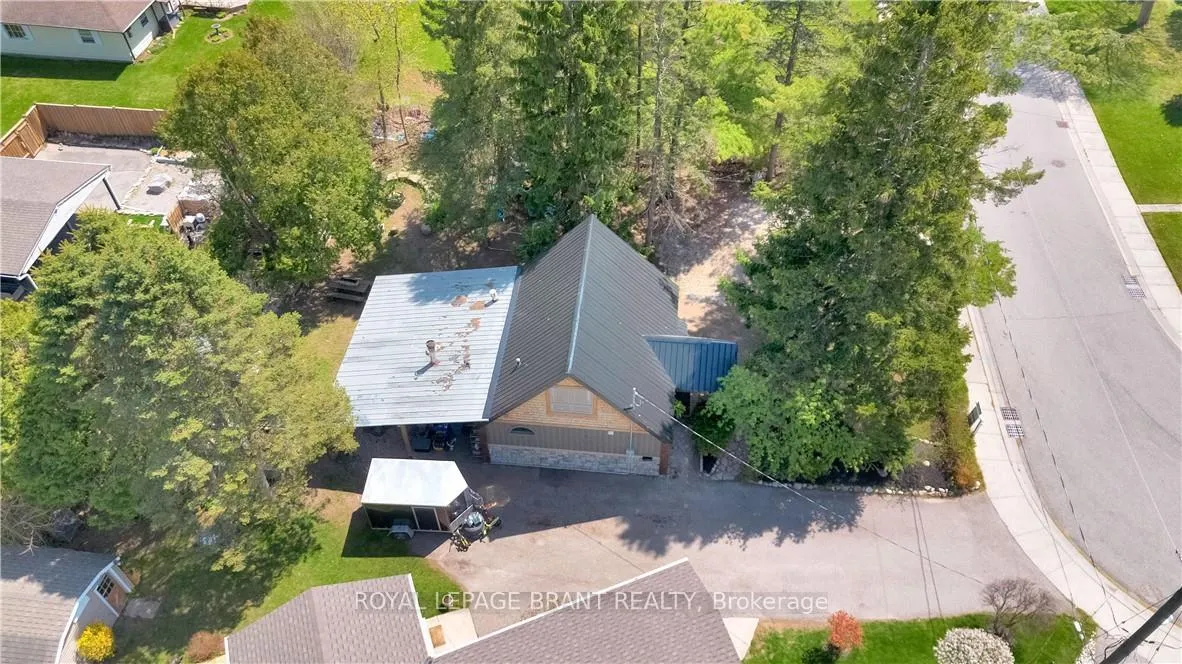 Photo 43 of 6 Churchill Drive, Brant, Paris — HOMEH