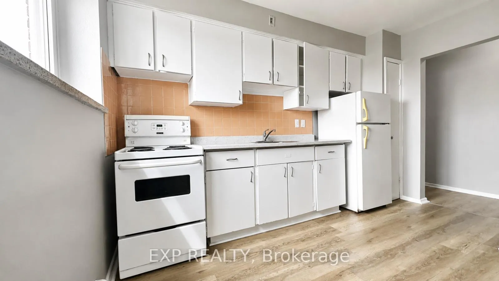 Photo 3 of Unit 9, 12 Westmount Road, Kitchener — HOMEH