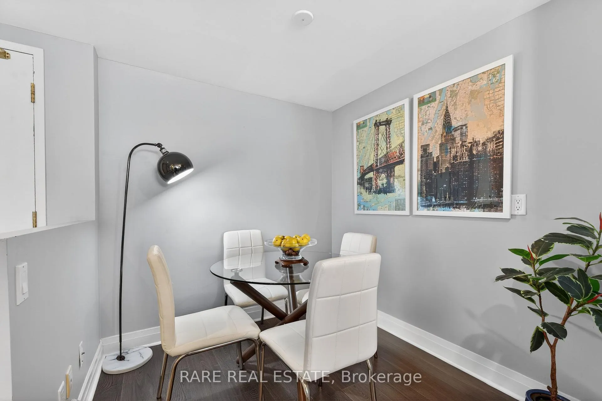 Photo 4 of Unit 702, 1801 Bayview Avenue, Toronto, Leaside — HOMEH