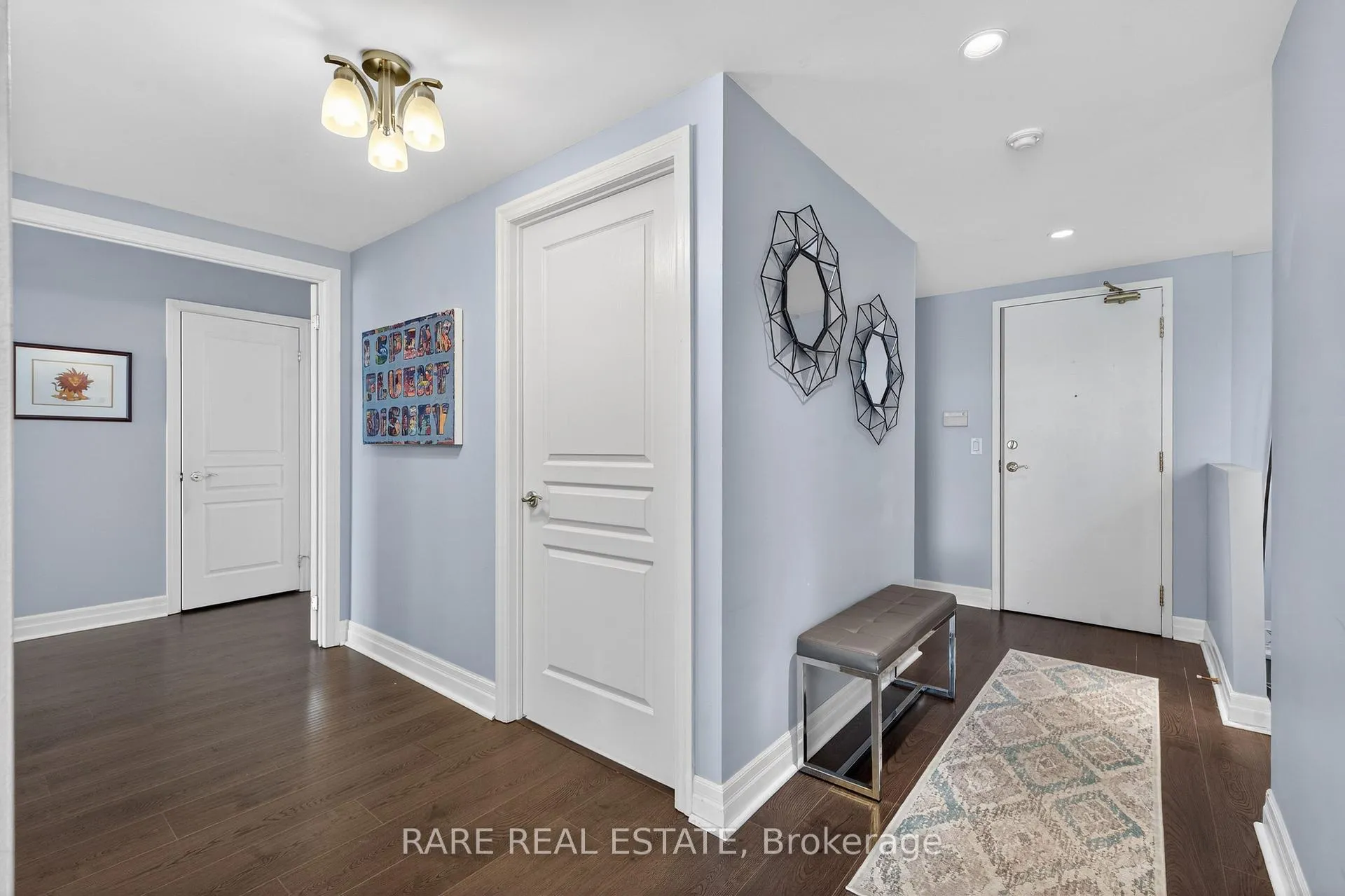 Photo 5 of Unit 702, 1801 Bayview Avenue, Toronto, Leaside — HOMEH