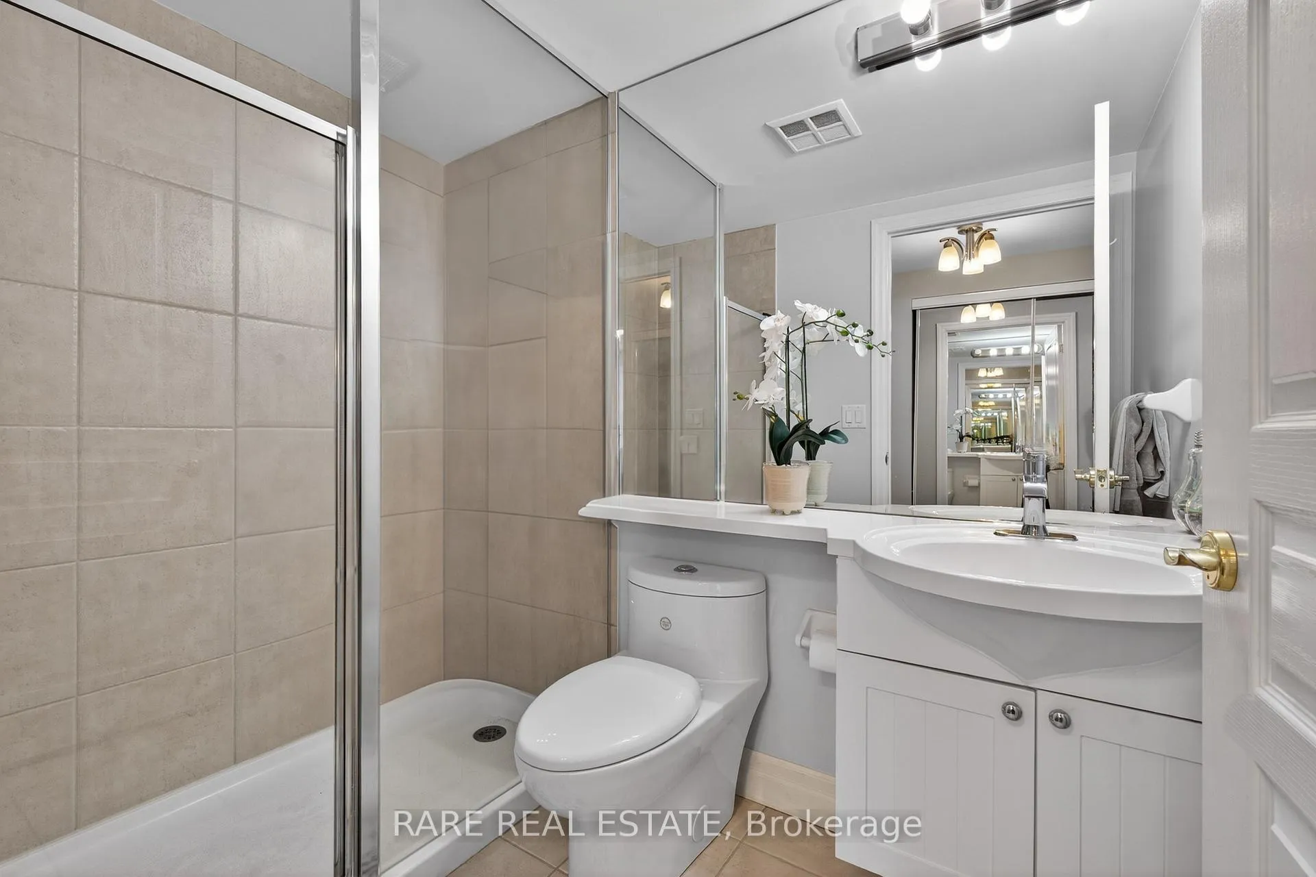 Photo 6 of Unit 702, 1801 Bayview Avenue, Toronto, Leaside — HOMEH