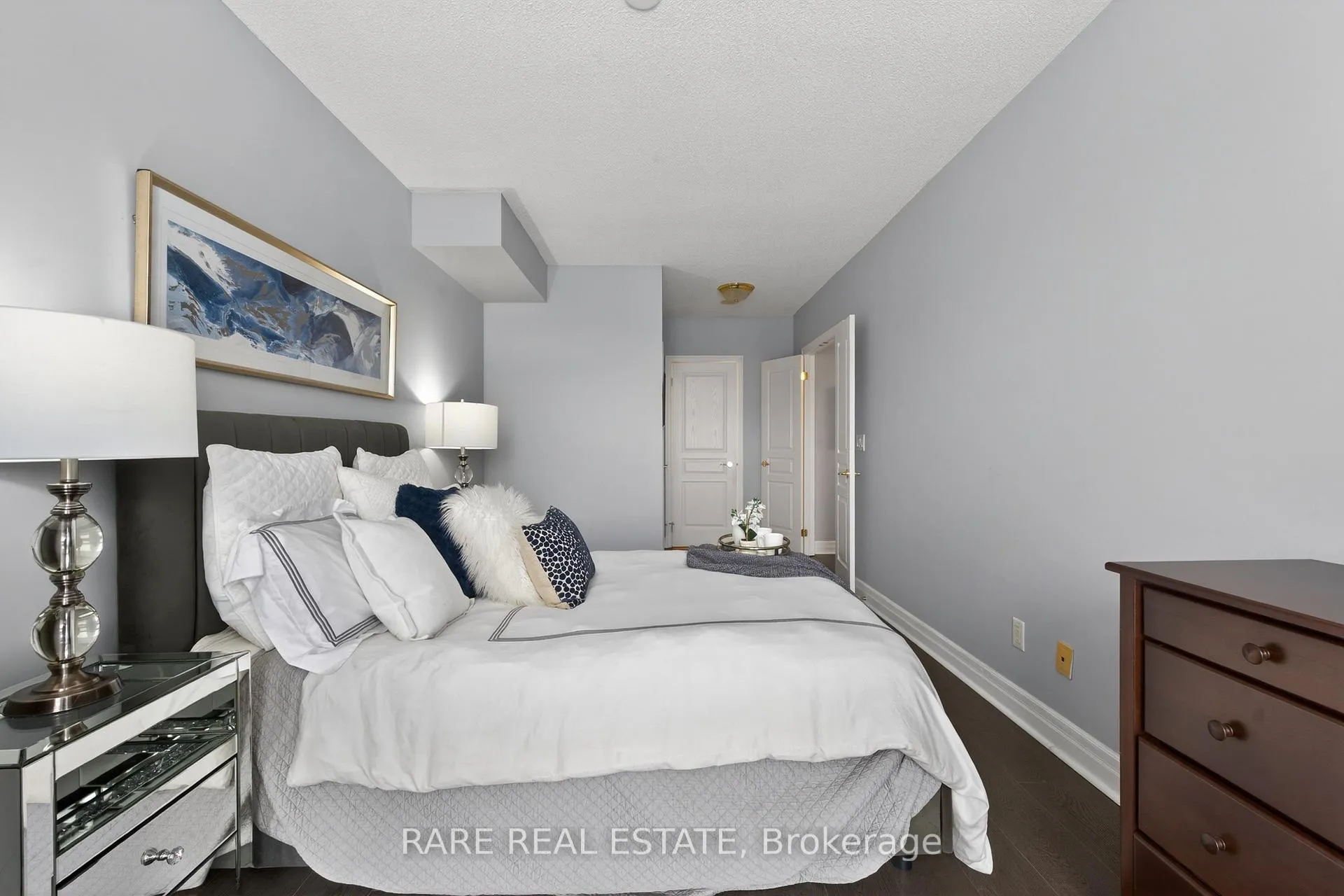 Photo 8 of Unit 702, 1801 Bayview Avenue, Toronto, Leaside — HOMEH