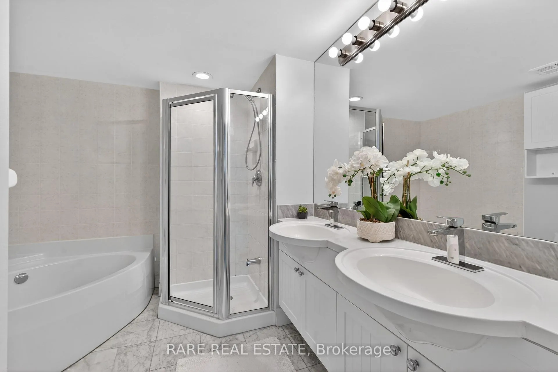 Photo 9 of Unit 702, 1801 Bayview Avenue, Toronto, Leaside — HOMEH