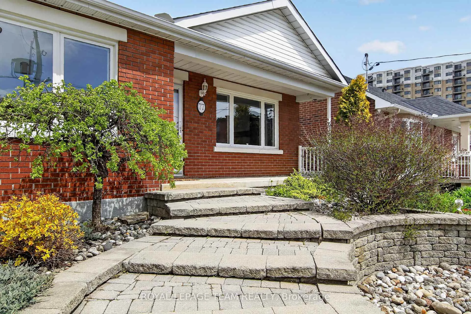 Photo 3 of 77 West Presland Road, Ottawa, Overbrook — HOMEH