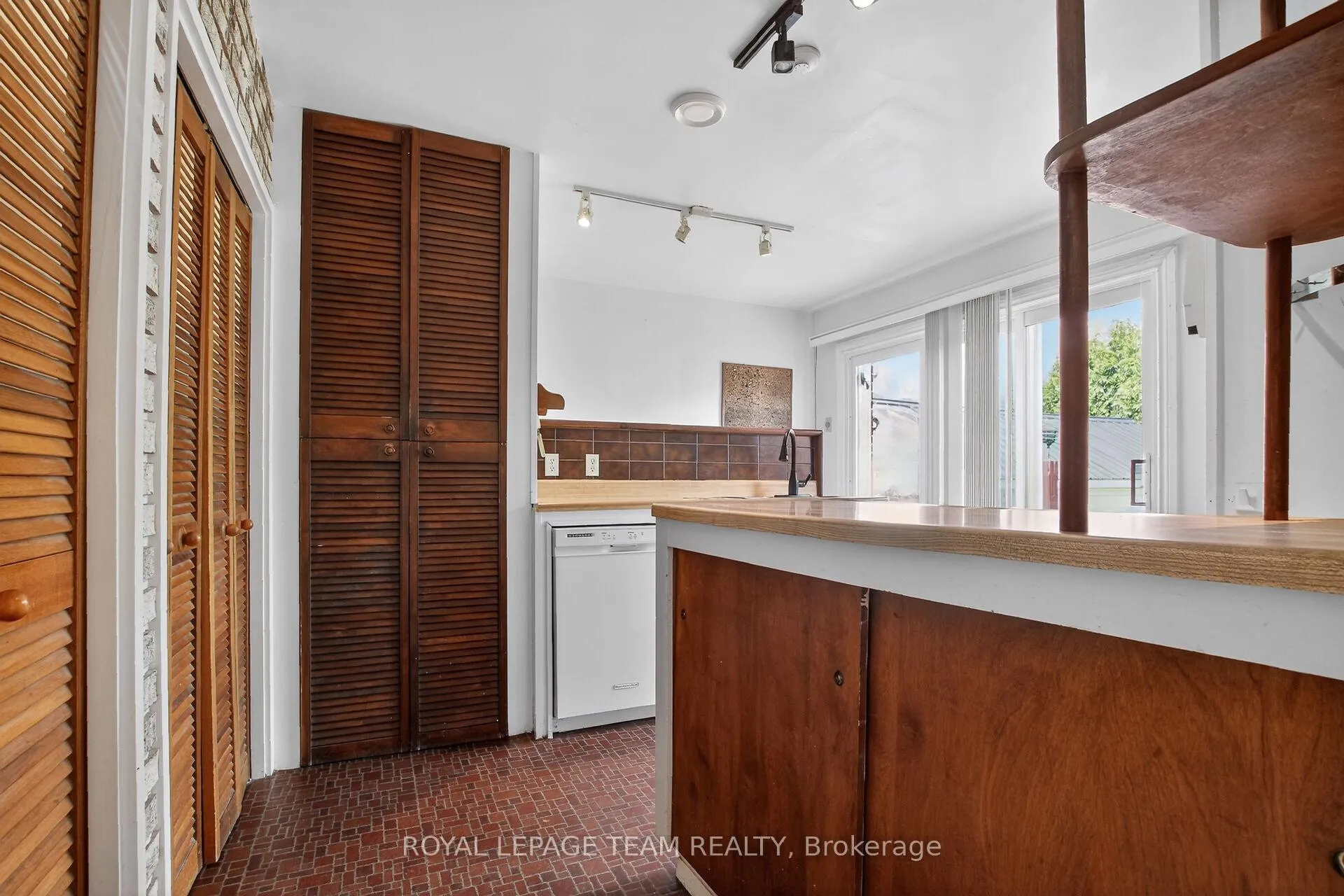 Photo 9 of 77 West Presland Road, Ottawa, Overbrook — HOMEH
