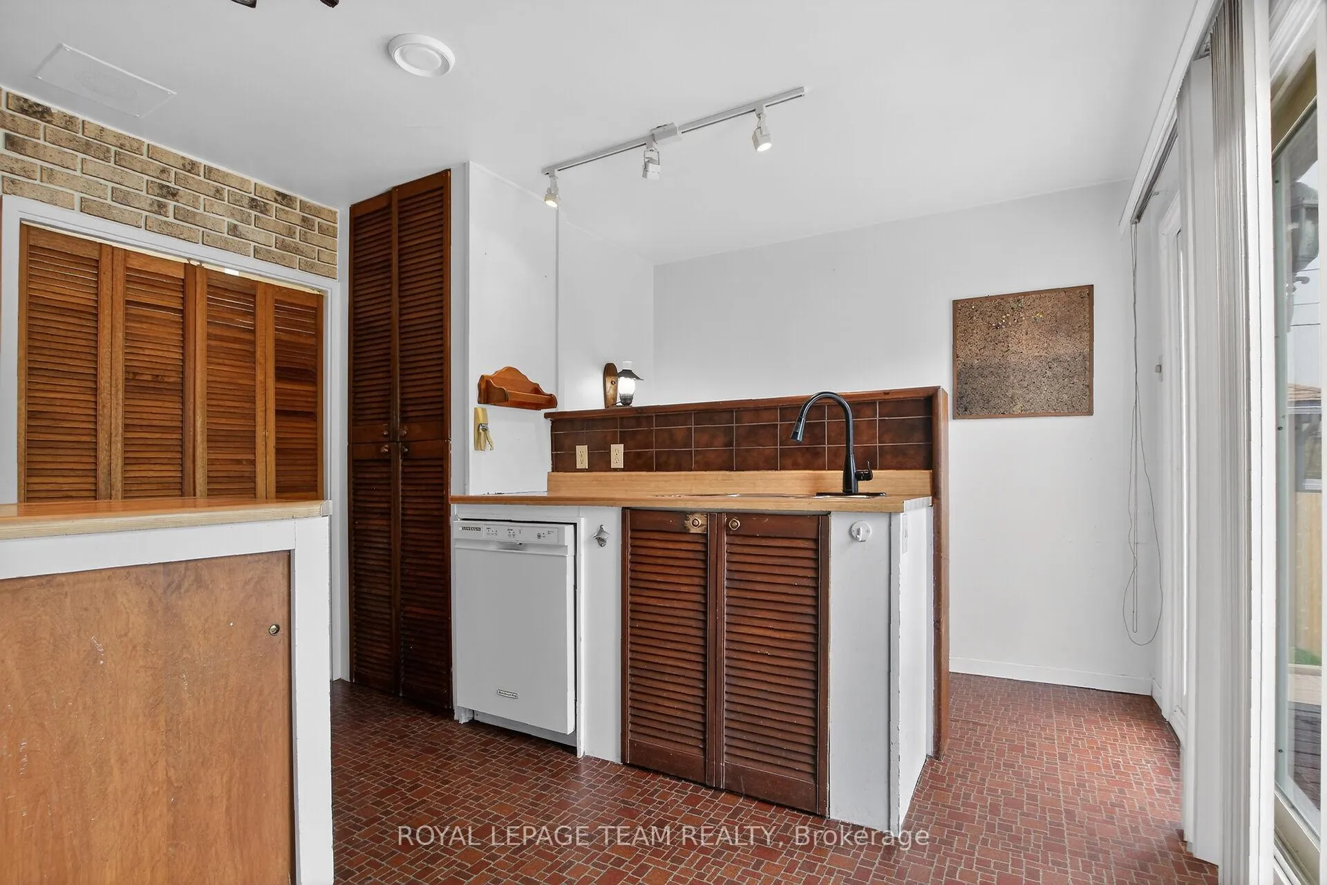 Photo 12 of 77 West Presland Road, Ottawa, Overbrook — HOMEH