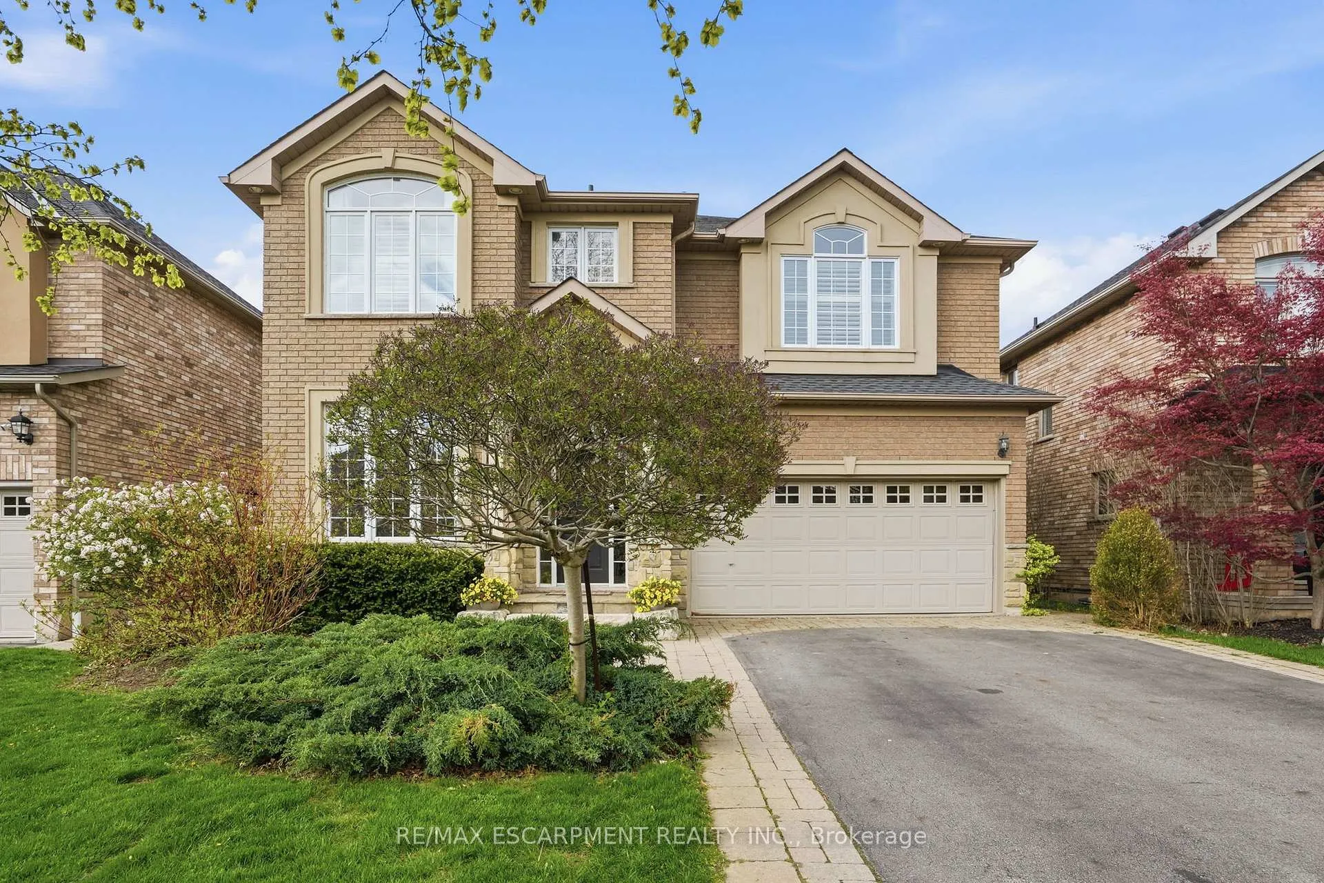 Photo 1 of 20 Commando Court, Hamilton, Waterdown — HOMEH