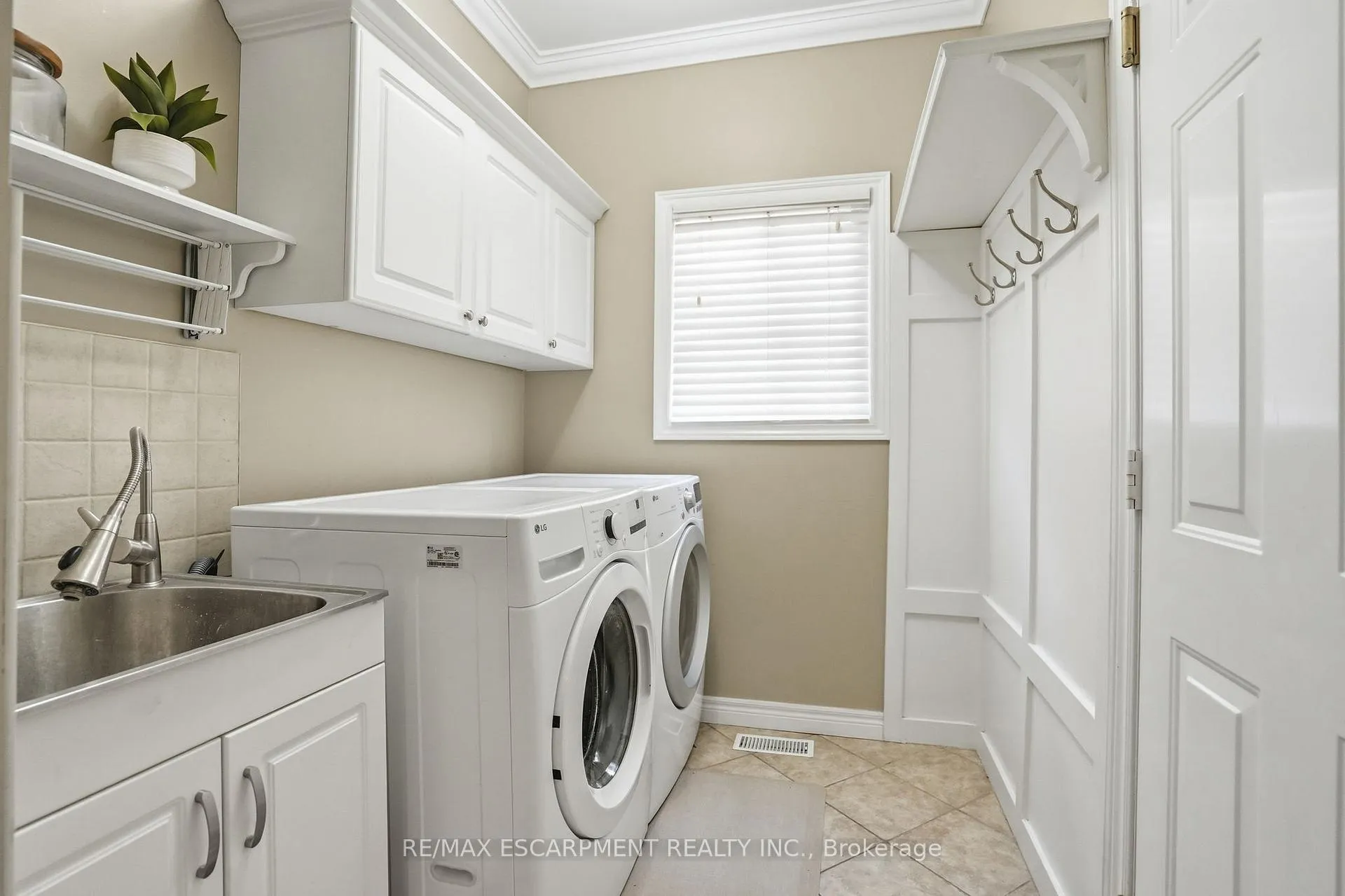 Photo 20 of 20 Commando Court, Hamilton, Waterdown — HOMEH
