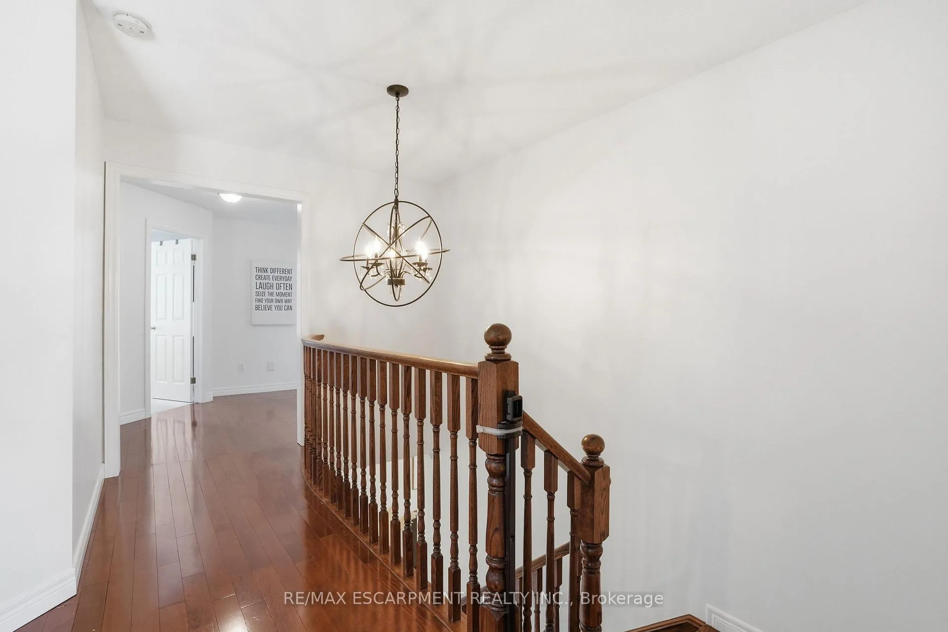 Photo 21 of 20 Commando Court, Hamilton, Waterdown — HOMEH