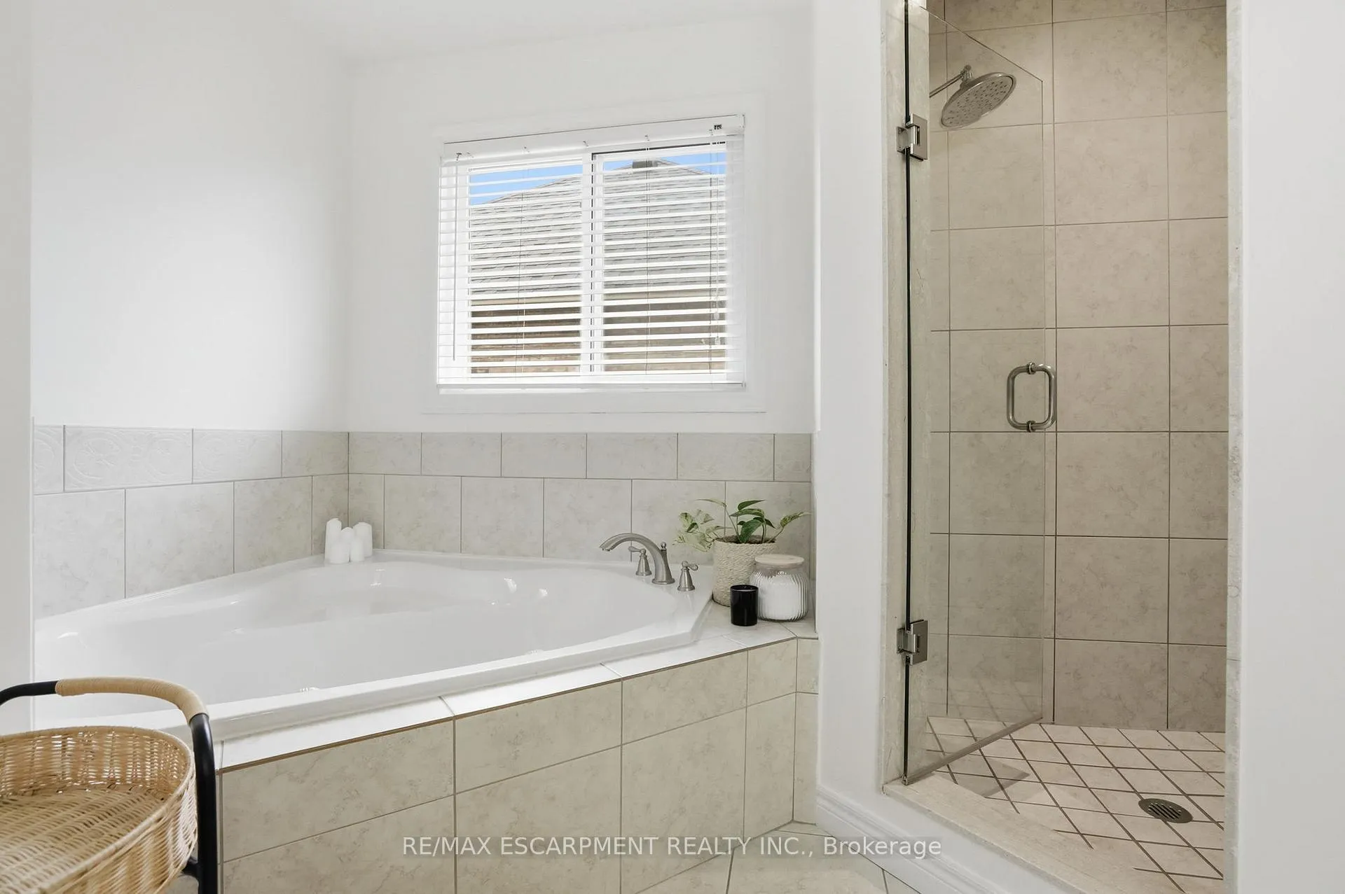 Photo 26 of 20 Commando Court, Hamilton, Waterdown — HOMEH