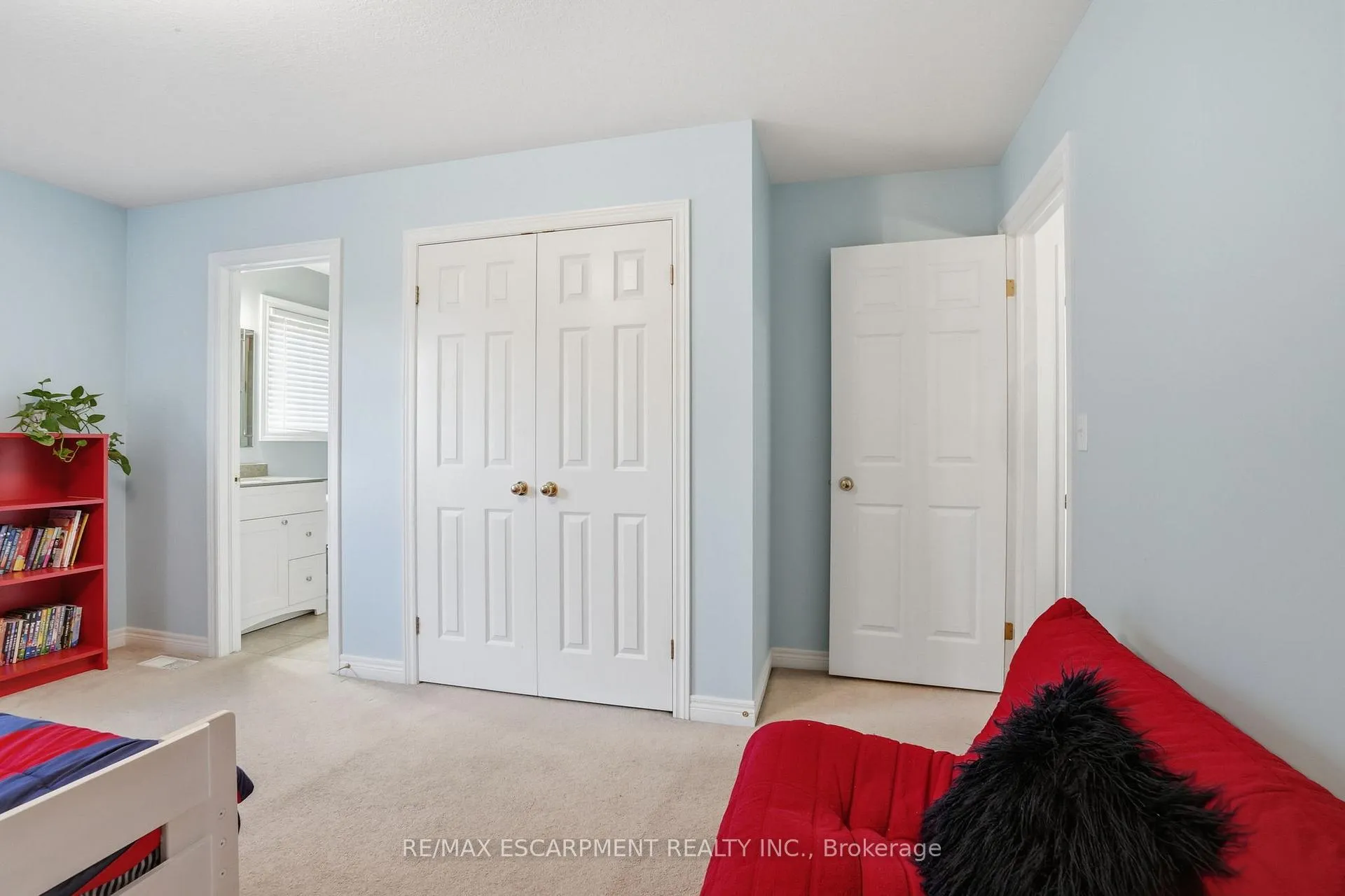 Photo 32 of 20 Commando Court, Hamilton, Waterdown — HOMEH