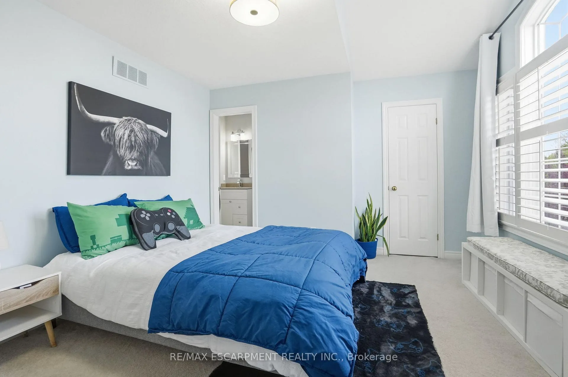 Photo 33 of 20 Commando Court, Hamilton, Waterdown — HOMEH