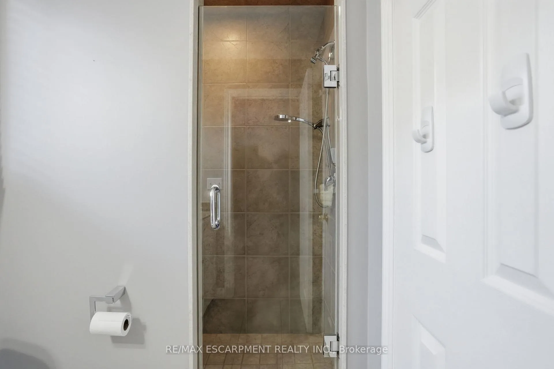 Photo 36 of 20 Commando Court, Hamilton, Waterdown — HOMEH
