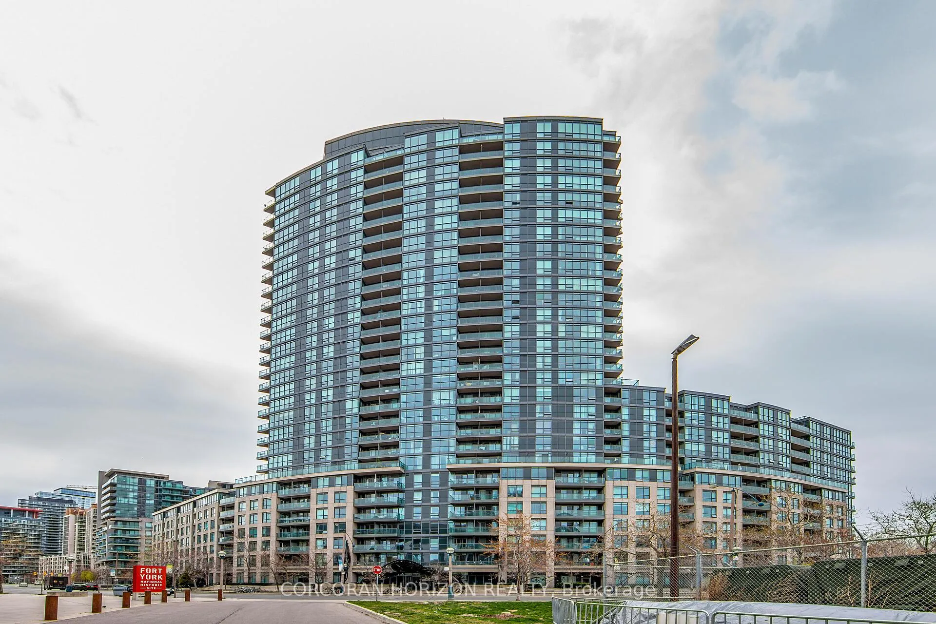 Photo 1 of Unit 2108, 231 Fort York Boulevard, Toronto, Niagara — HOMEH
