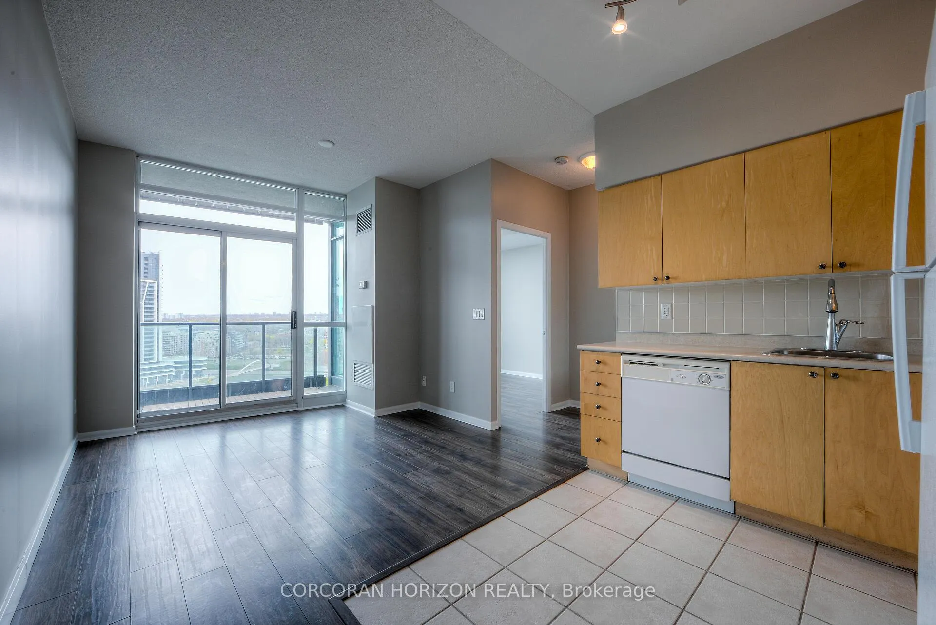 Photo 9 of Unit 2108, 231 Fort York Boulevard, Toronto, Niagara — HOMEH