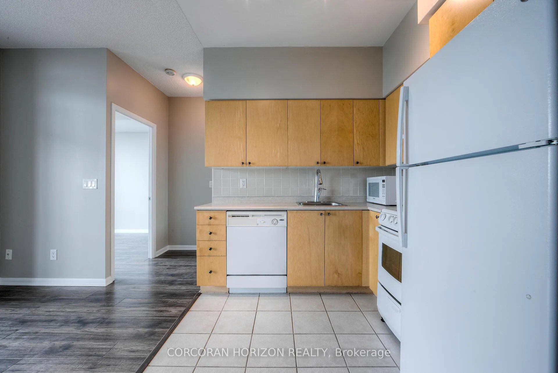Photo 10 of Unit 2108, 231 Fort York Boulevard, Toronto, Niagara — HOMEH