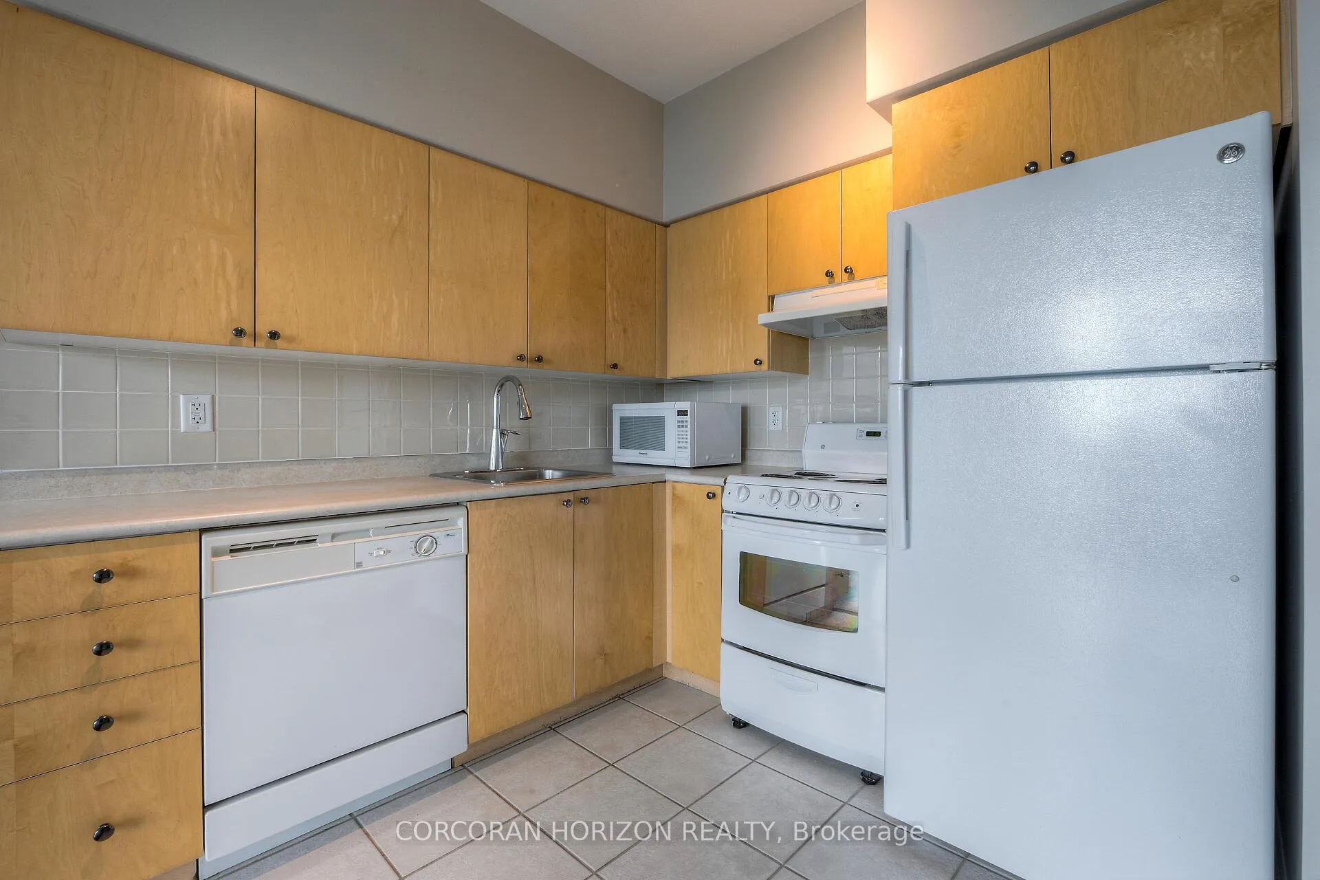 Photo 12 of Unit 2108, 231 Fort York Boulevard, Toronto, Niagara — HOMEH