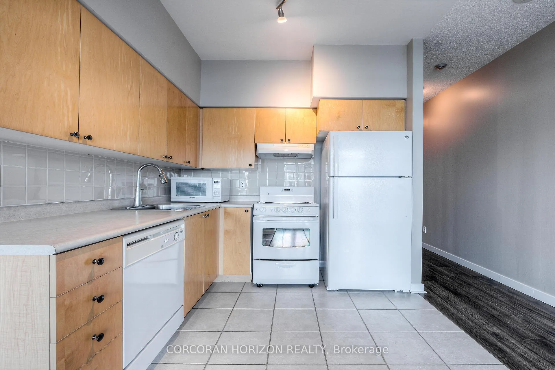 Photo 13 of Unit 2108, 231 Fort York Boulevard, Toronto, Niagara — HOMEH