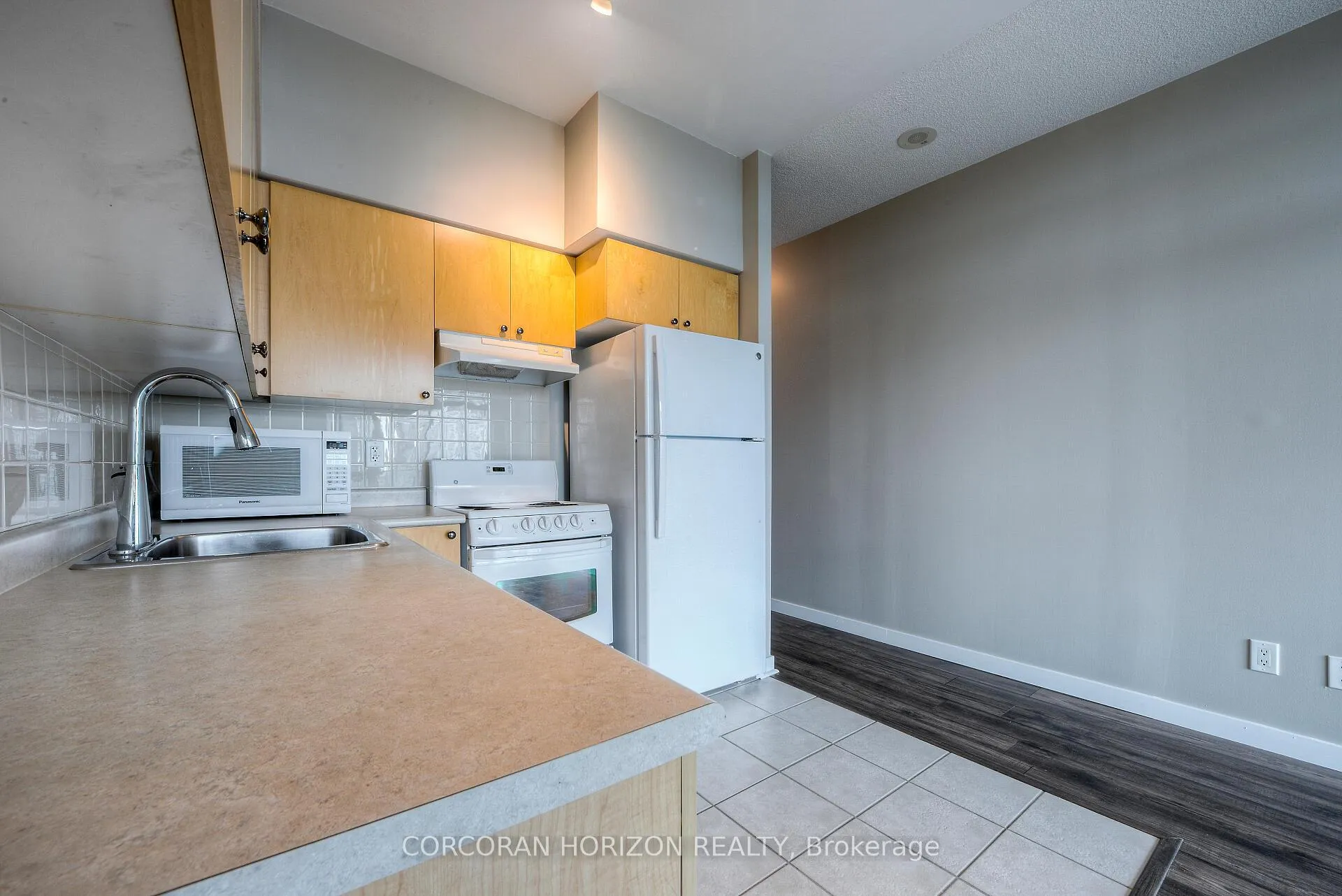 Photo 14 of Unit 2108, 231 Fort York Boulevard, Toronto, Niagara — HOMEH