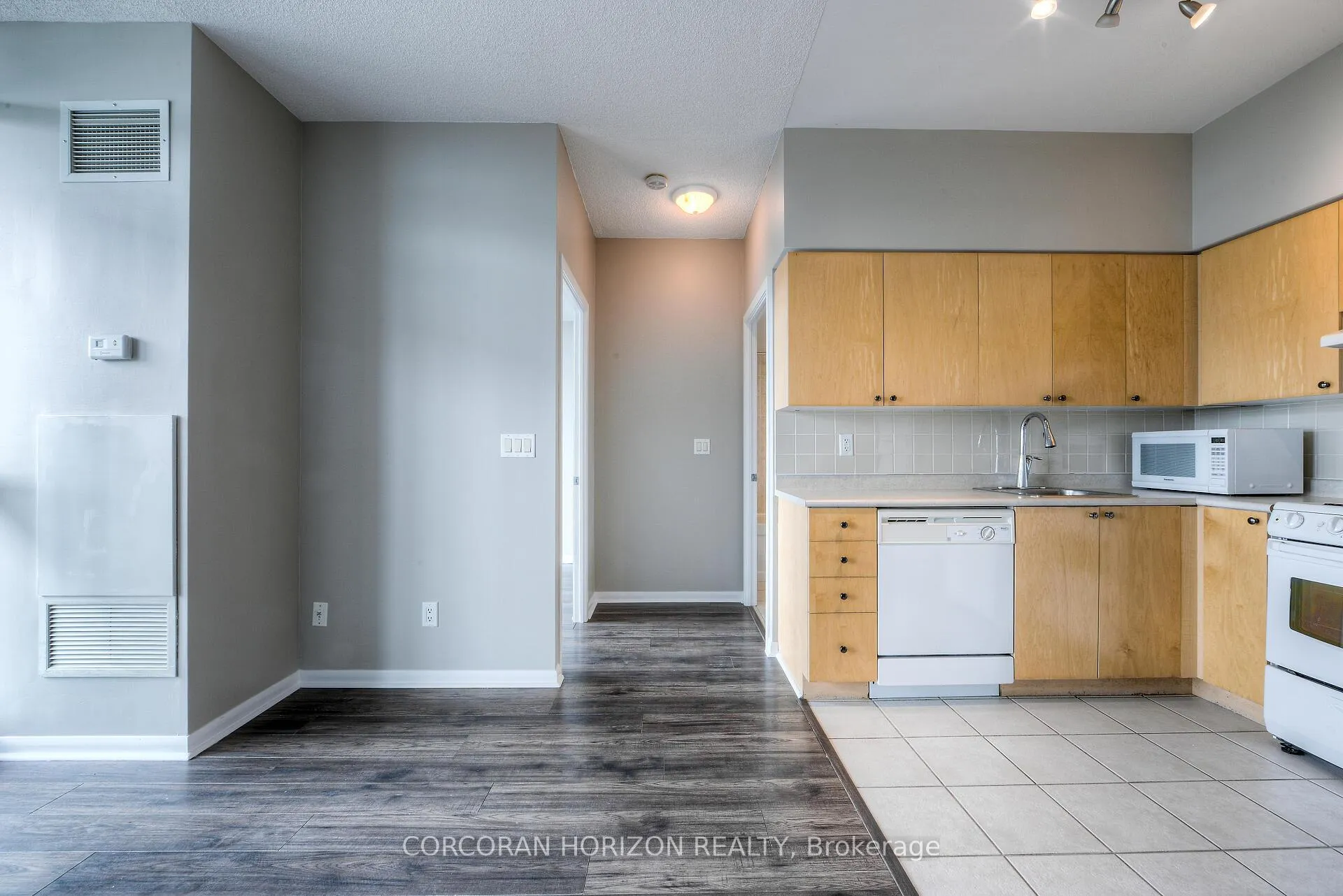 Photo 19 of Unit 2108, 231 Fort York Boulevard, Toronto, Niagara — HOMEH
