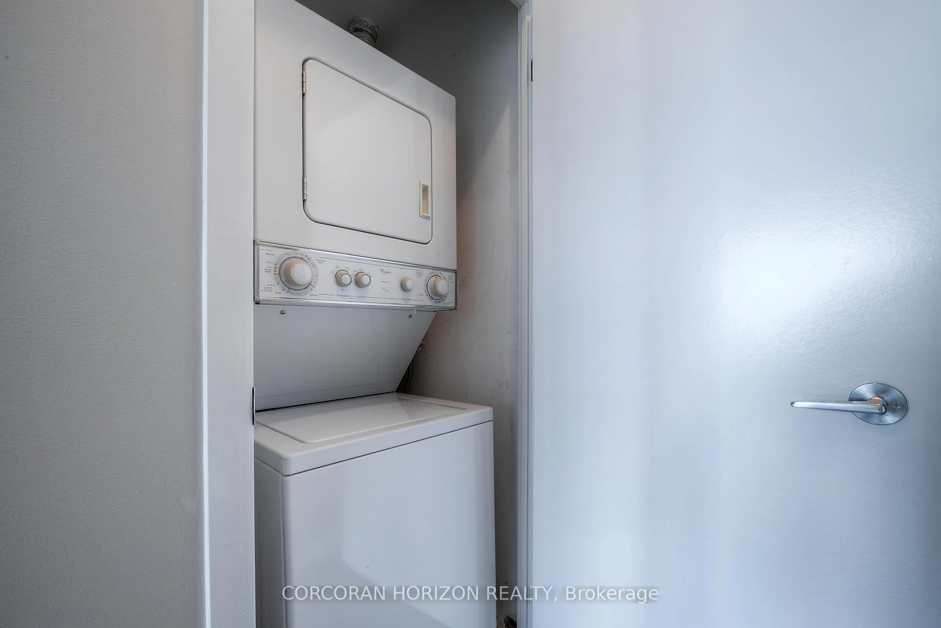 Photo 24 of Unit 2108, 231 Fort York Boulevard, Toronto, Niagara — HOMEH