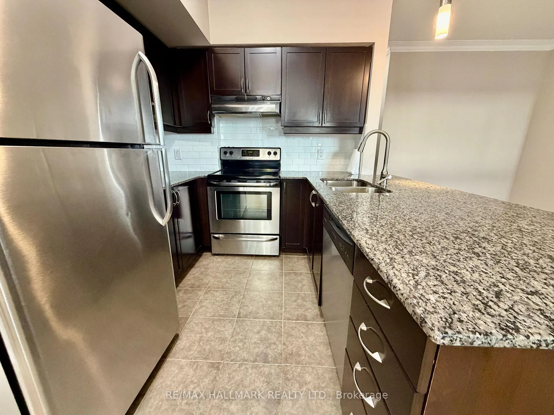 Photo 3 of Unit 909, 7730 Kipling Avenue, Vaughan, Vaughan Grove — HOMEH