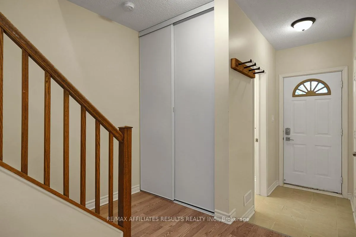 Photo 3 of 31 Ipswich Terrace, Ottawa, Kanata - Morgan's Grant/South March — HOMEH