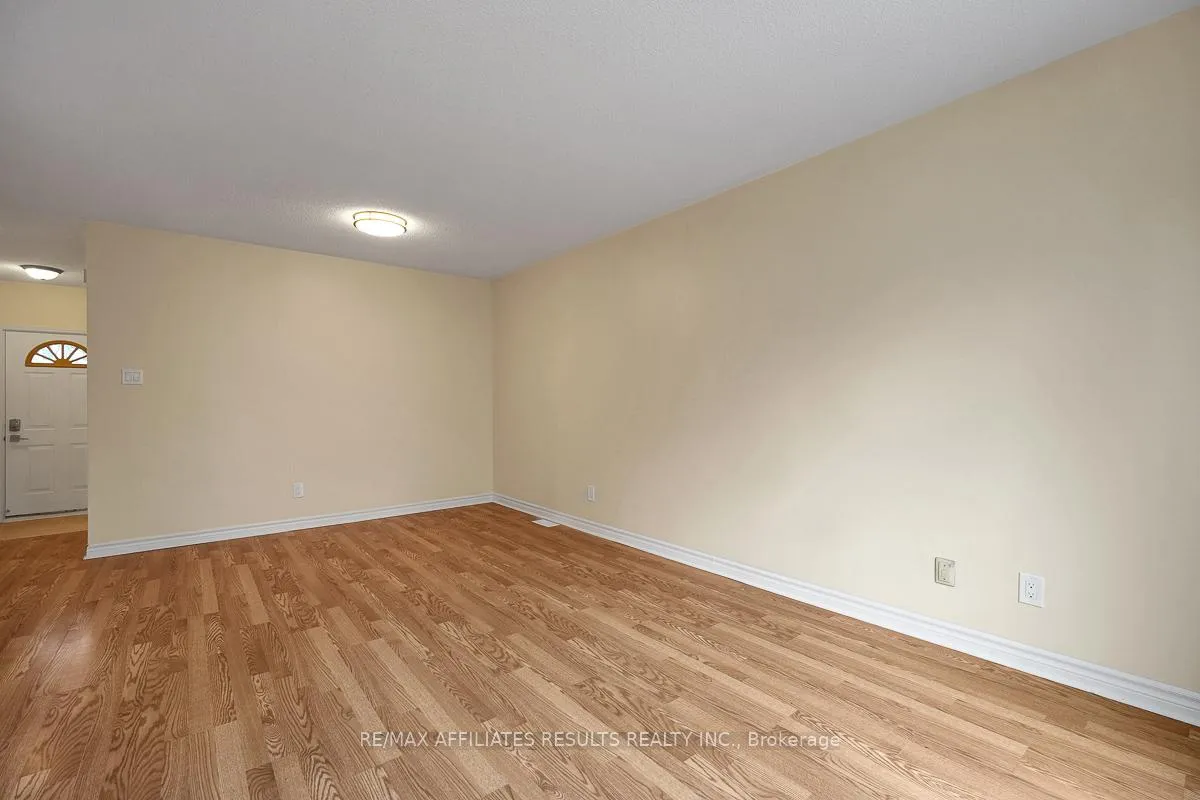 Photo 4 of 31 Ipswich Terrace, Ottawa, Kanata - Morgan's Grant/South March — HOMEH