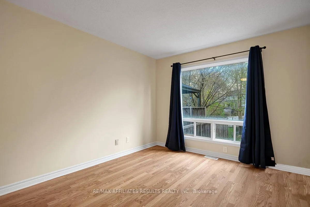 Photo 5 of 31 Ipswich Terrace, Ottawa, Kanata - Morgan's Grant/South March — HOMEH