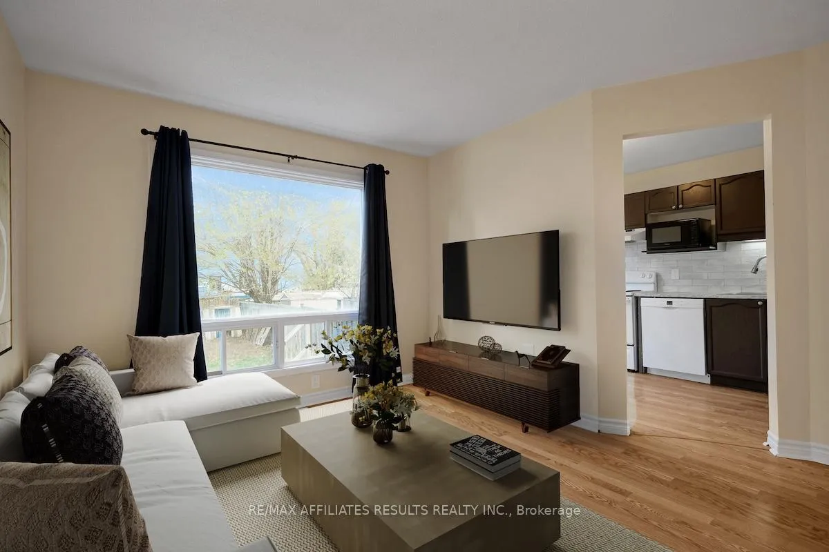 Photo 6 of 31 Ipswich Terrace, Ottawa, Kanata - Morgan's Grant/South March — HOMEH