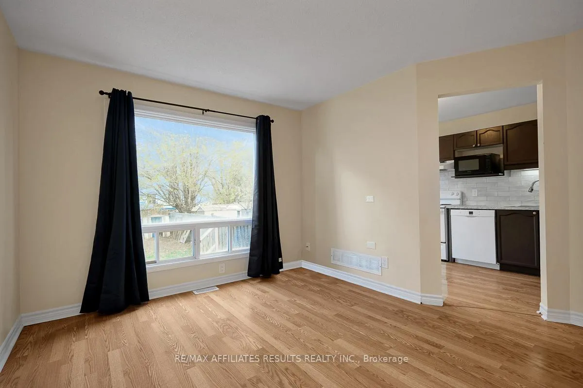 Photo 7 of 31 Ipswich Terrace, Ottawa, Kanata - Morgan's Grant/South March — HOMEH