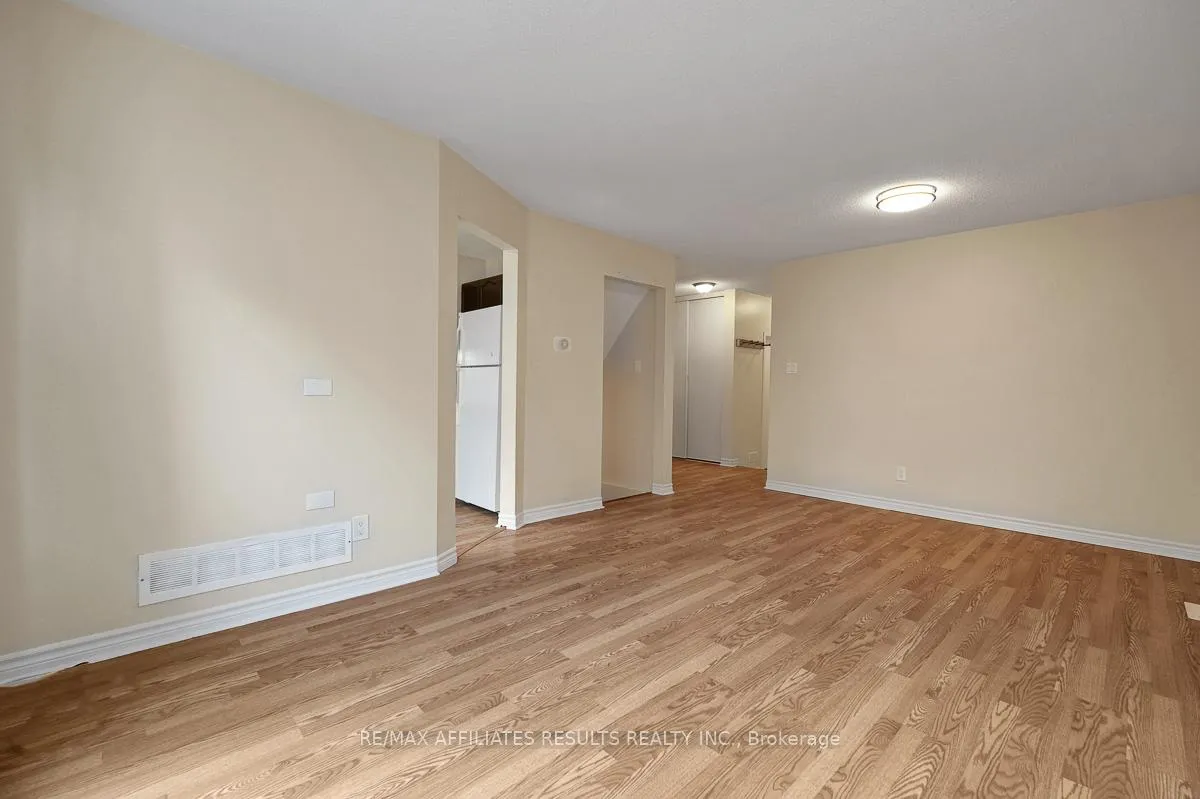 Photo 8 of 31 Ipswich Terrace, Ottawa, Kanata - Morgan's Grant/South March — HOMEH