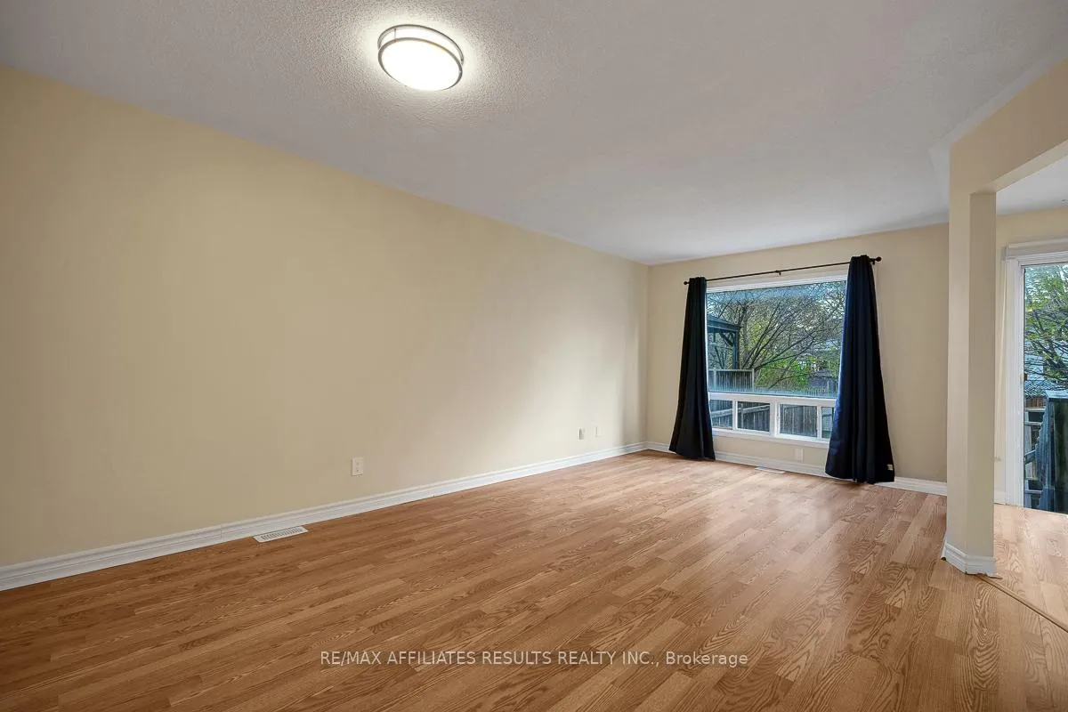 Photo 10 of 31 Ipswich Terrace, Ottawa, Kanata - Morgan's Grant/South March — HOMEH