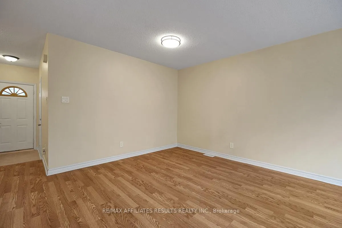 Photo 11 of 31 Ipswich Terrace, Ottawa, Kanata - Morgan's Grant/South March — HOMEH