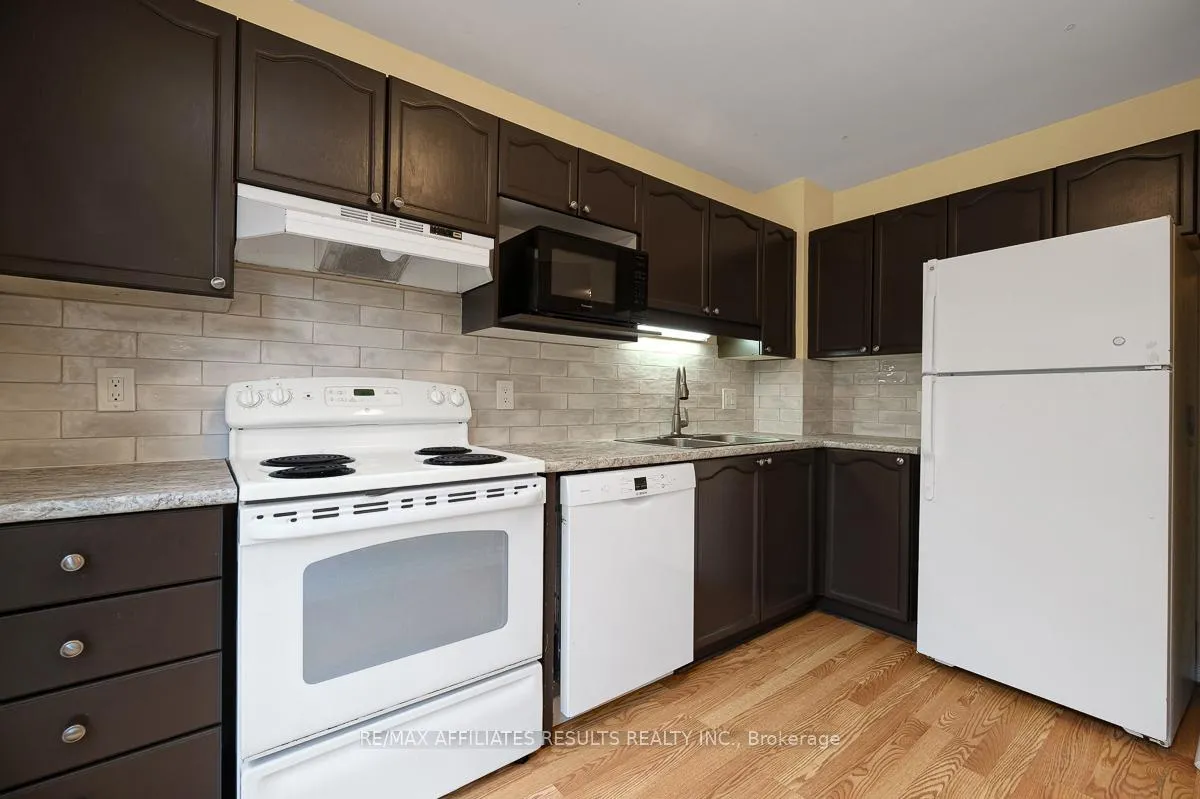 Photo 15 of 31 Ipswich Terrace, Ottawa, Kanata - Morgan's Grant/South March — HOMEH
