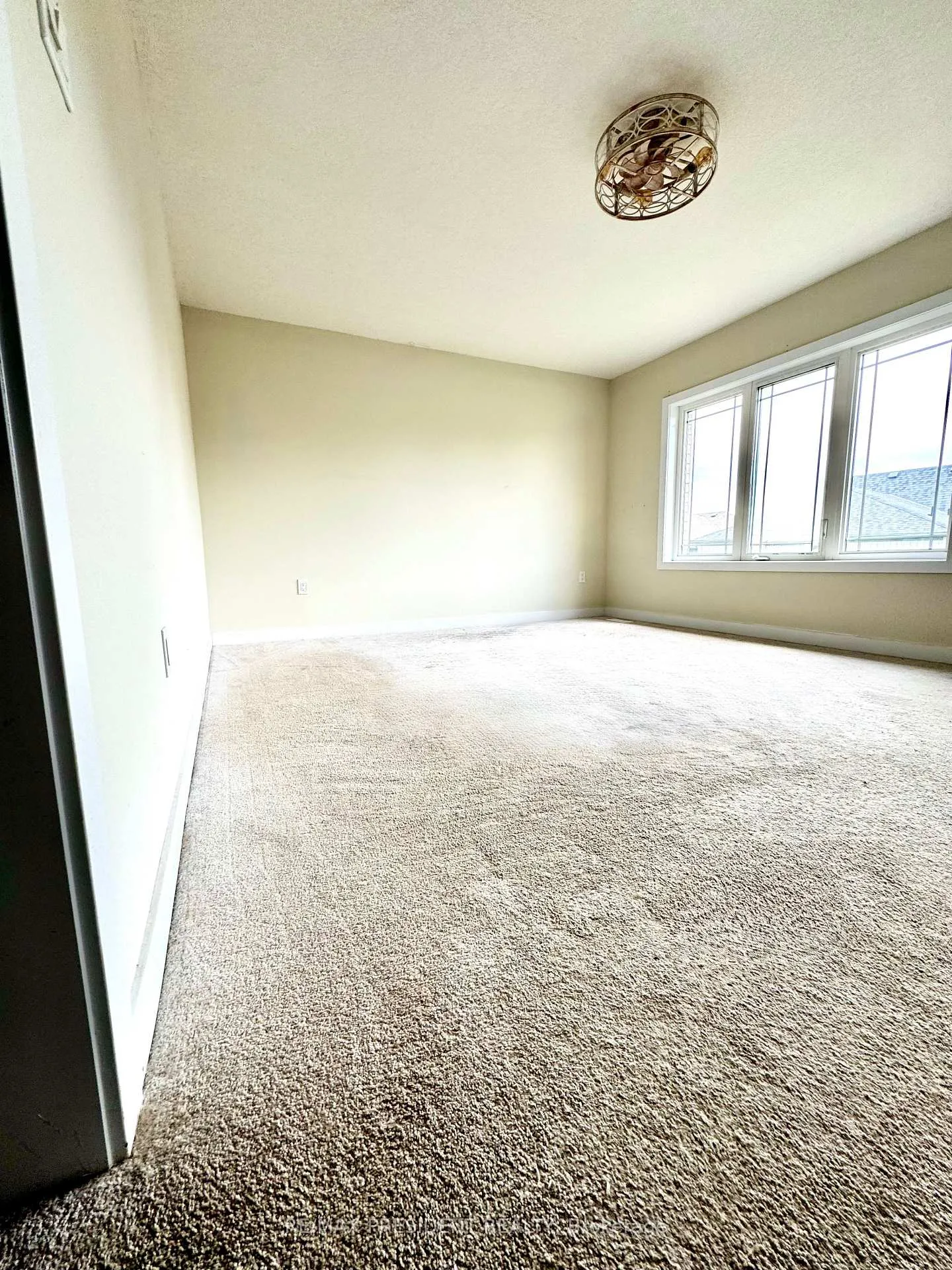Photo 16 of 167 Stern Drive, Welland, Dain City — HOMEH