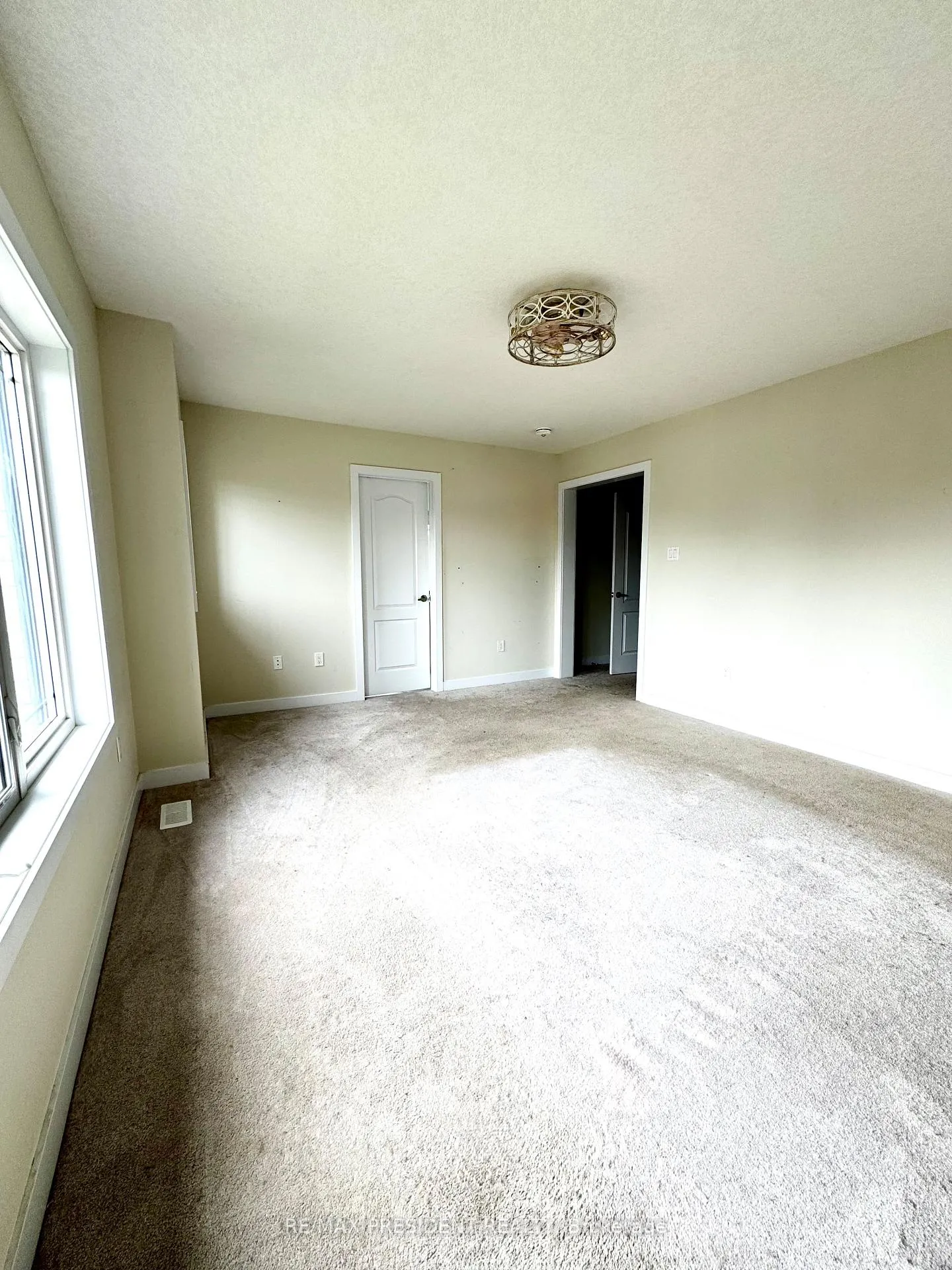 Photo 23 of 167 Stern Drive, Welland, Dain City — HOMEH