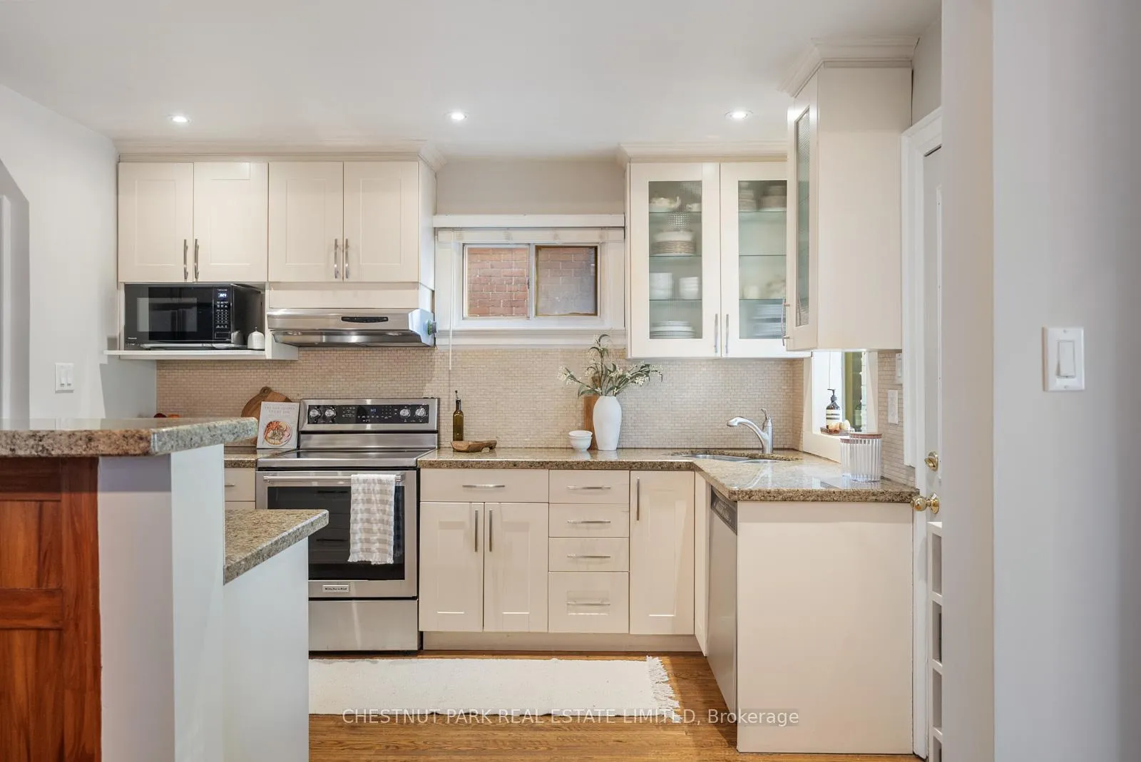 Photo 11 of 17 Glen Stewart Avenue, Toronto, The Beaches — HOMEH