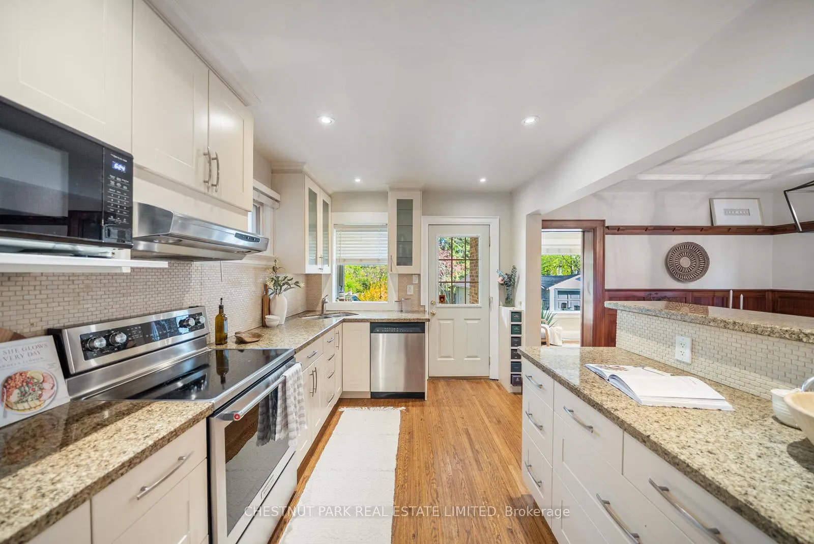 Photo 13 of 17 Glen Stewart Avenue, Toronto, The Beaches — HOMEH