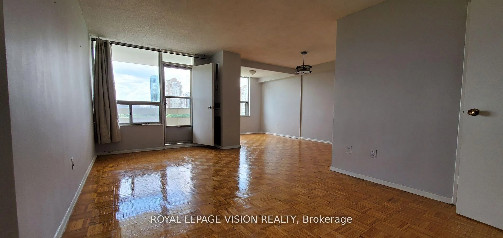 Photo 2 of Unit 1202, 20 Edgecliff Golfway, Toronto, Flemingdon Park — HOMEH