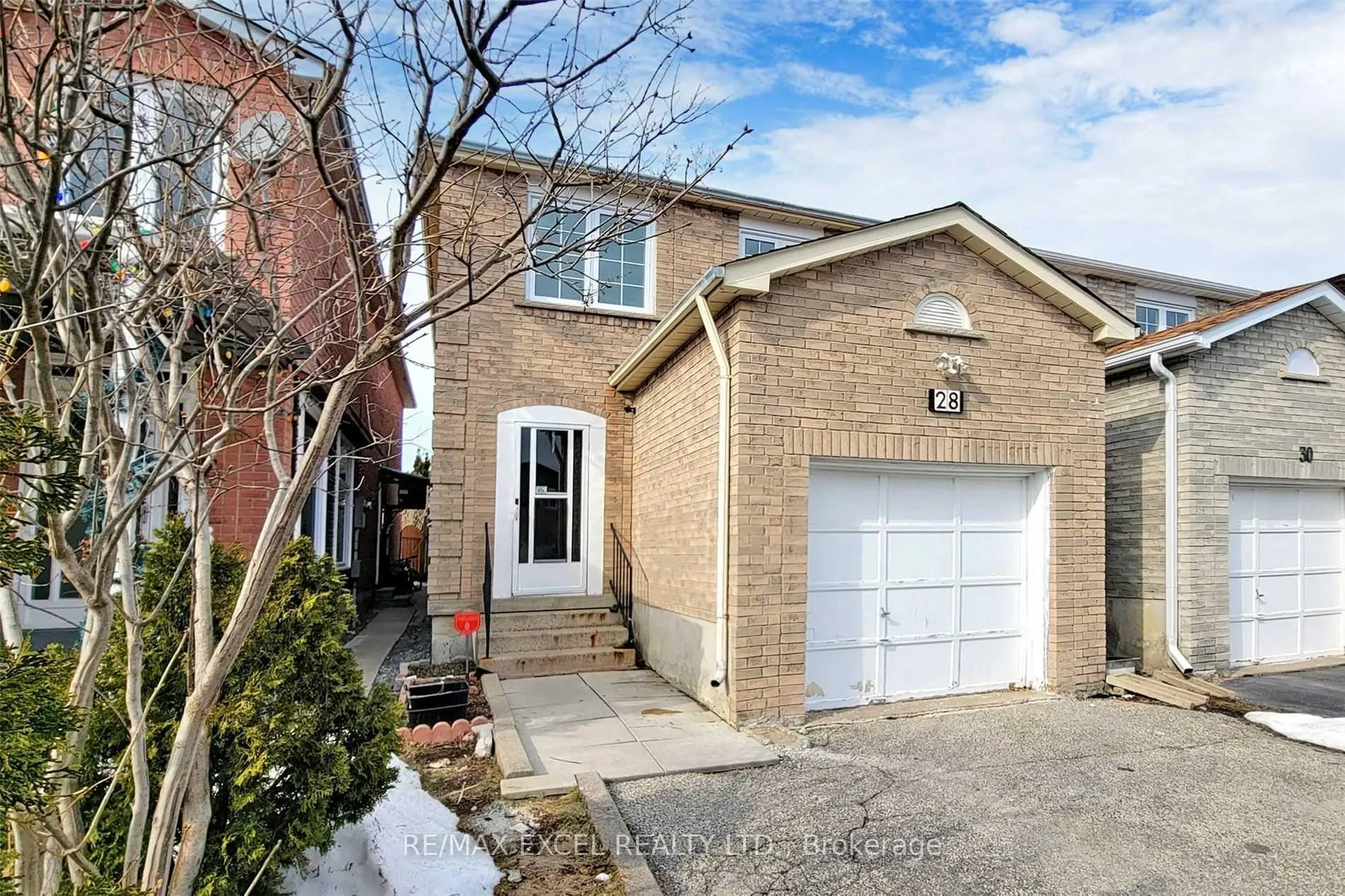 Photo 2 of 28 Karen Miles Crescent, Markham, Middlefield — HOMEH