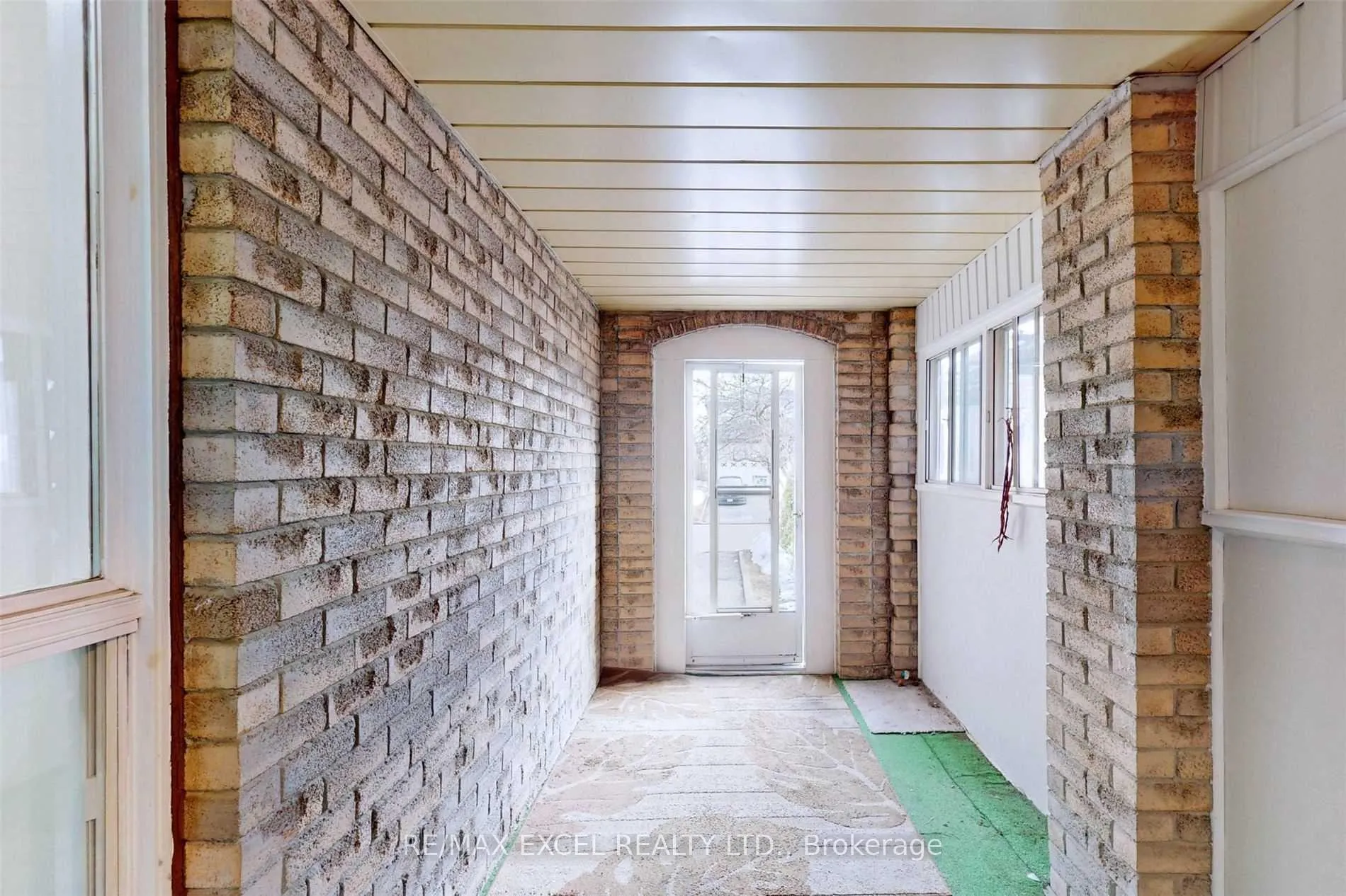 Photo 4 of 28 Karen Miles Crescent, Markham, Middlefield — HOMEH