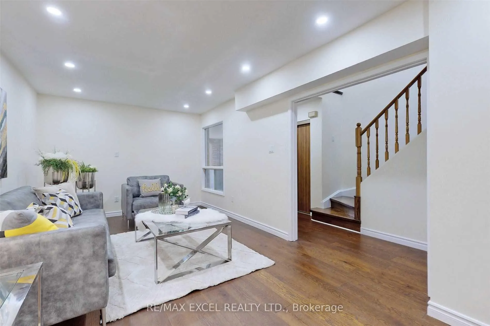 Photo 7 of 28 Karen Miles Crescent, Markham, Middlefield — HOMEH