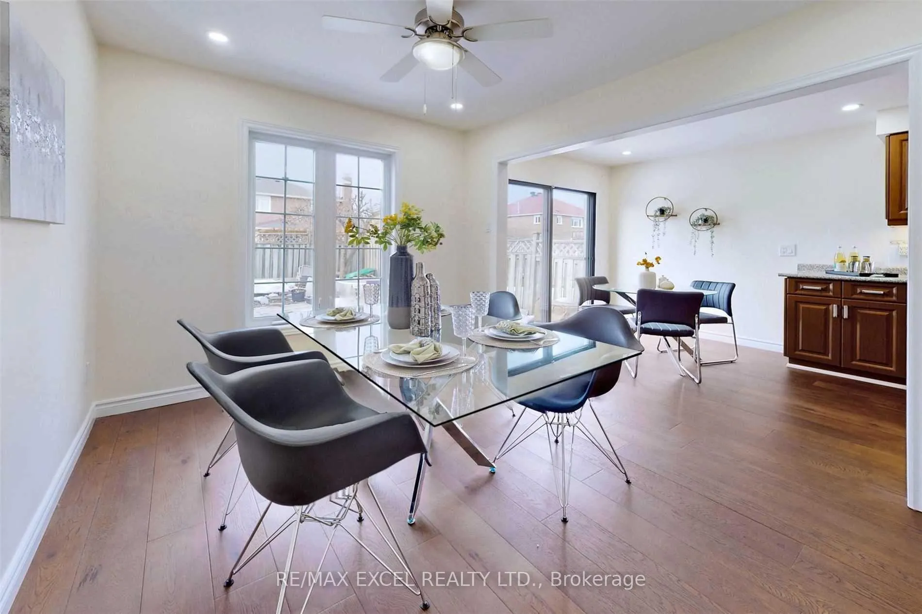 Photo 11 of 28 Karen Miles Crescent, Markham, Middlefield — HOMEH