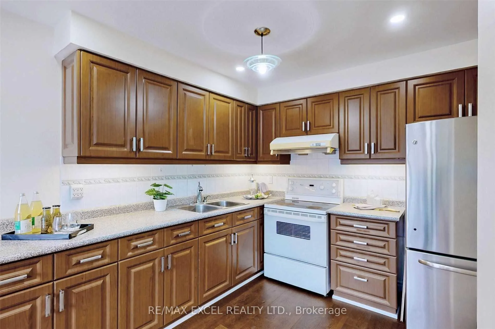 Photo 13 of 28 Karen Miles Crescent, Markham, Middlefield — HOMEH